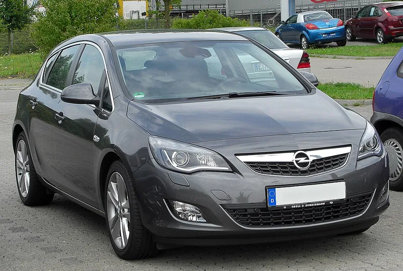 Photo de la OPEL ASTRA IV / CASCADA